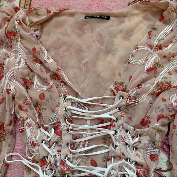 Floral corset top 🩷🎀🌸 - Picture 2 of 3